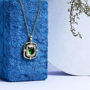 Luxurious Gold Necklace With Shimmering Zircon Stones And A Prominent Colorful Gem