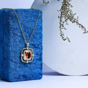Luxurious Gold Necklace With Shimmering Zircon Stones And A Prominent Colorful Gem