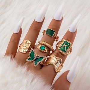 A Stunning Ring Set That Reflects Your Bold Personality With Exquisite Details And Stunning Designs