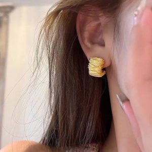 Add A Touch Of Nighttime Magic With These Complex Lines-inspired Gold Earrings