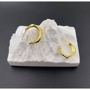 Smoothly Curved Earring
