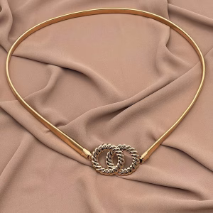 Metal belt in the form of interlocking rings