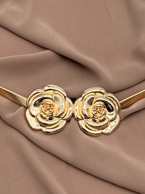Metal belt in the shape of two roses